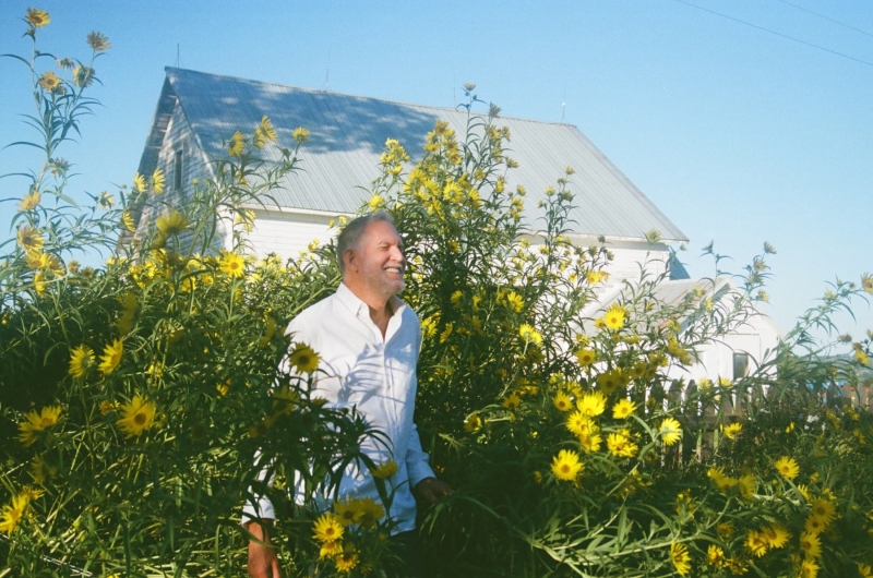 Bruce-Sunflowers-and-Barn